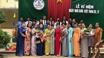 Tập thể giáo viên Trường TH Cam Phước Tây 2